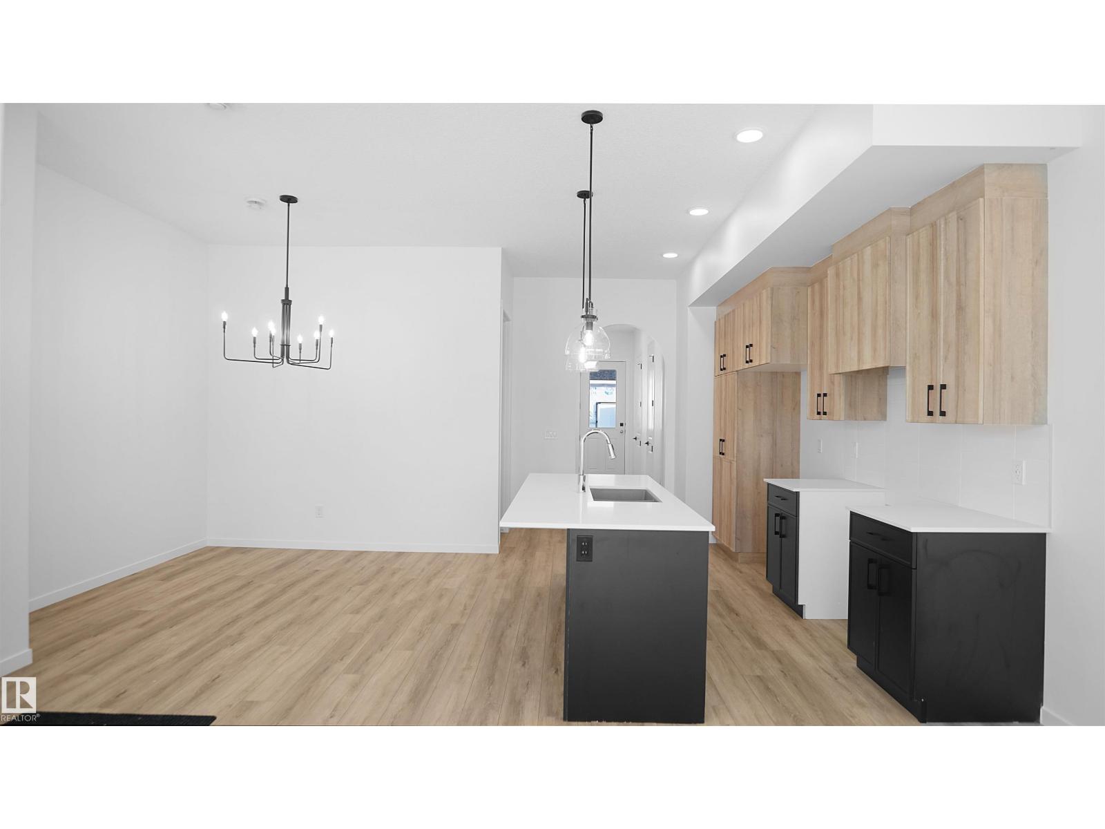 Photo 10 of 7507 Observer Ln Nw, Edmonton AB