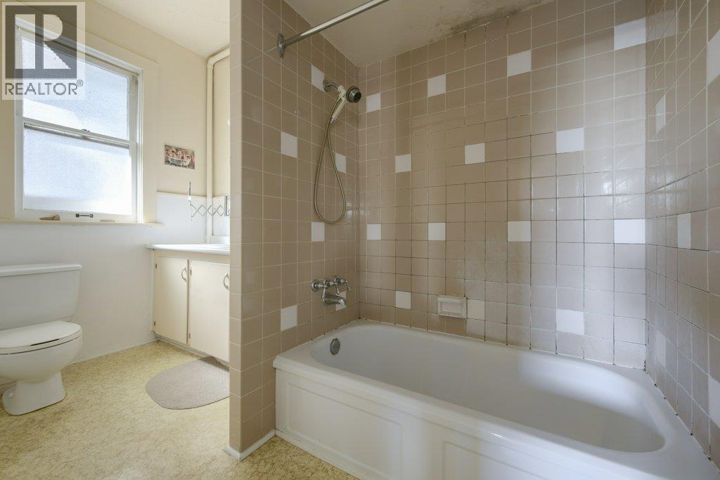 Photo 19 of 535 W 15th Street, North Vancouver BC