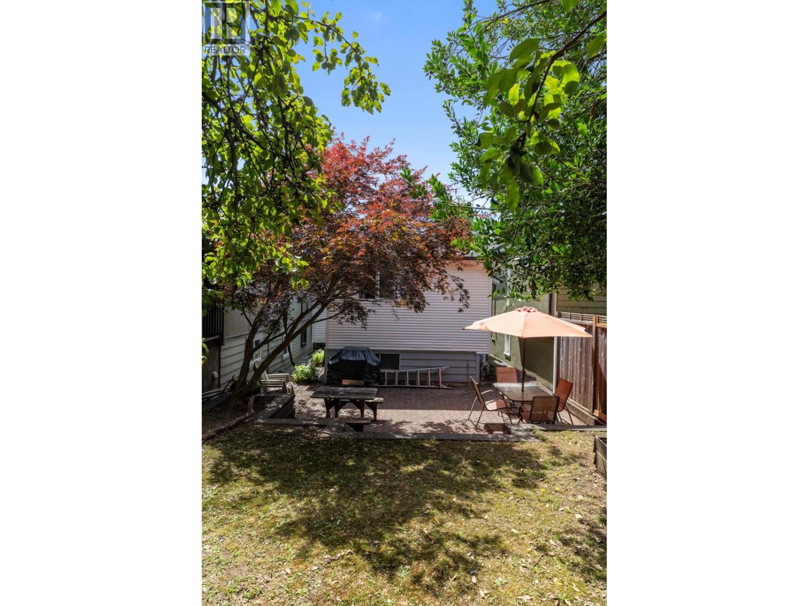 Photo 2 of 1737 E 5th Avenue, Vancouver BC