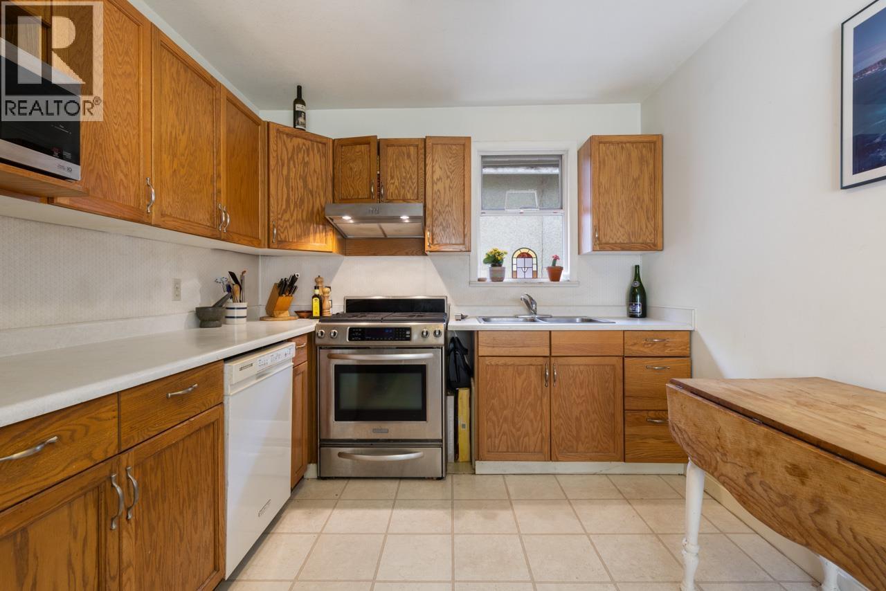 Photo 23 of 1737 E 5th Avenue, Vancouver BC
