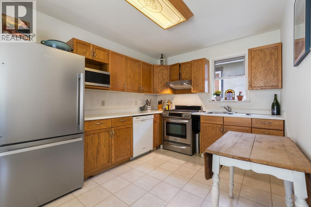 Photo 15 of 1737 E 5th Avenue, Vancouver BC