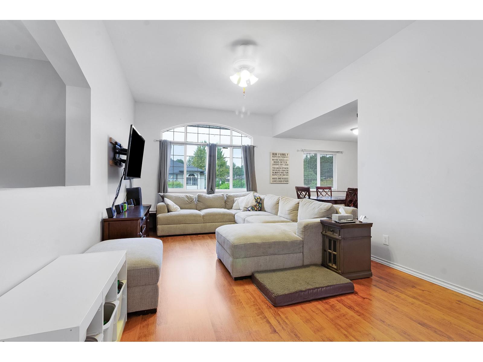 Photo 4 of 35055 Kootenay Drive, Abbotsford BC