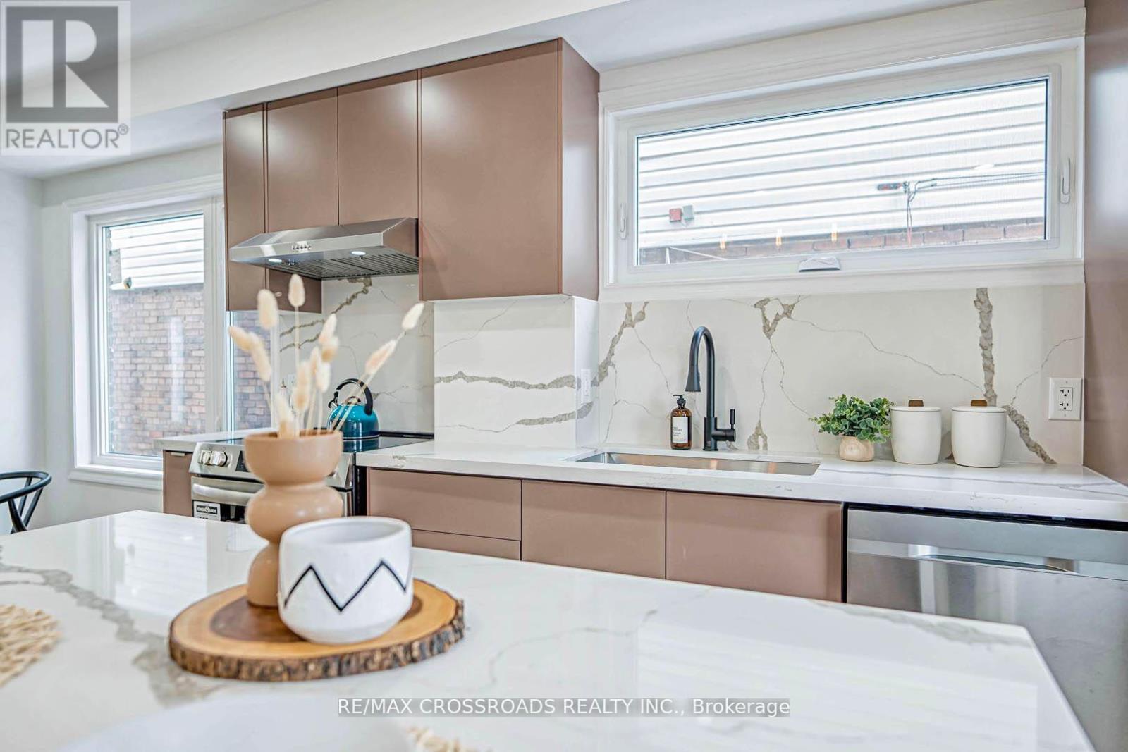 Photo 13 of 548 Glebeholme Boulevard, Toronto ON