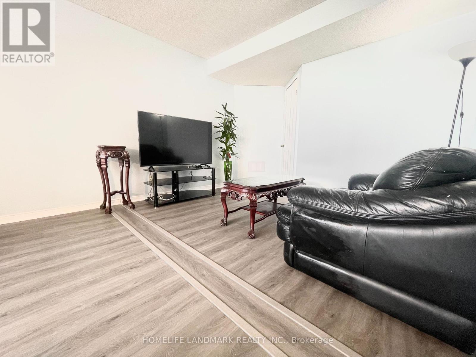 Photo 1 of 703 4725 Sheppard Avenue E, Toronto ON