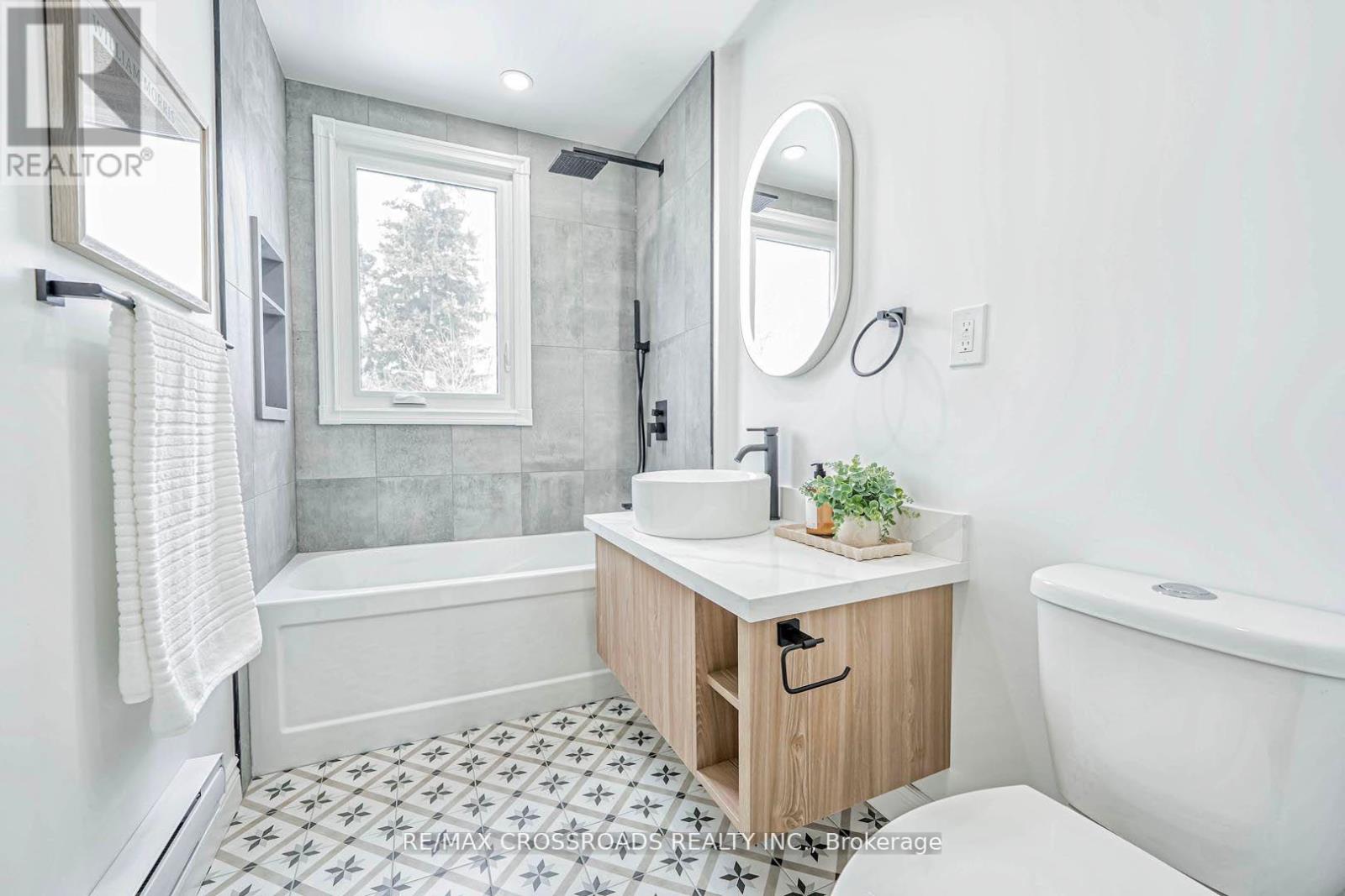 Photo 15 of 548 Glebeholme Boulevard, Toronto ON