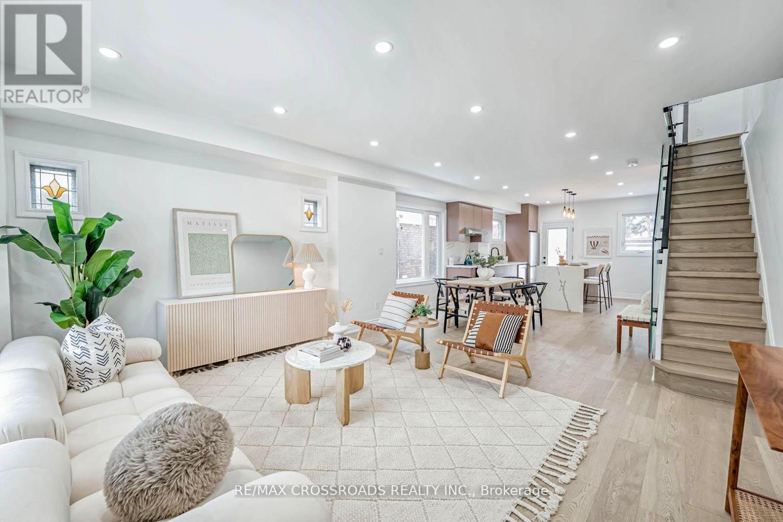 Photo 9 of 548 Glebeholme Boulevard, Toronto ON