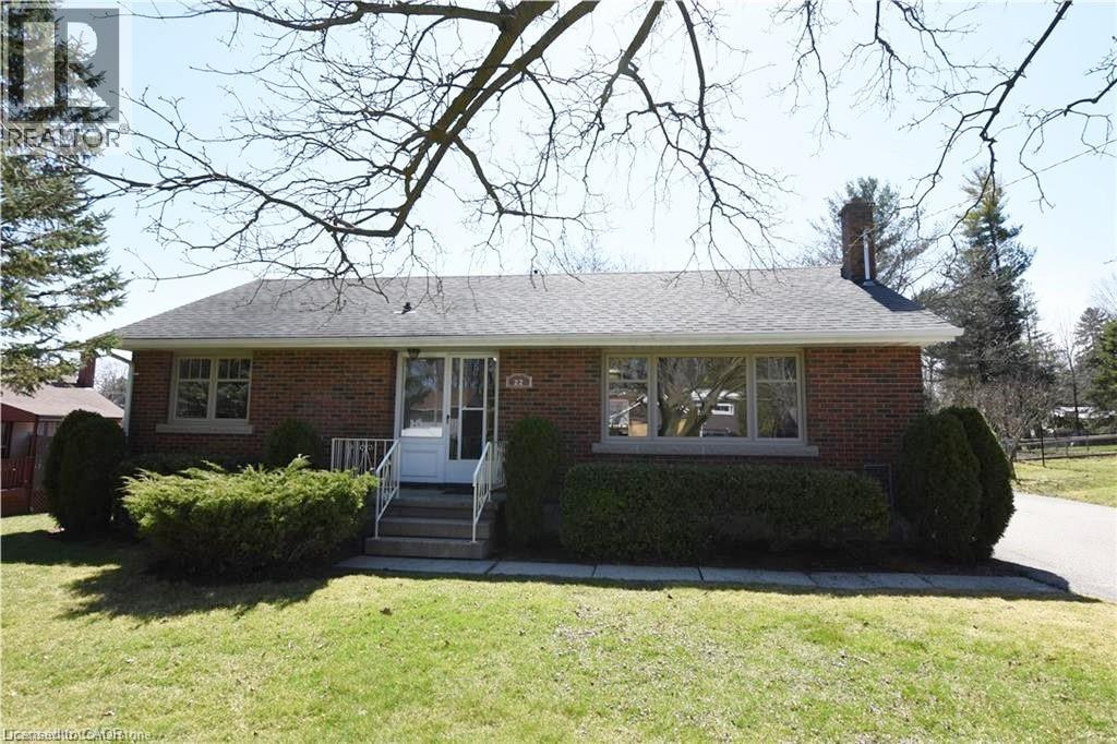 Photo 11 of 22 Charlton Crescent, Simcoe ON