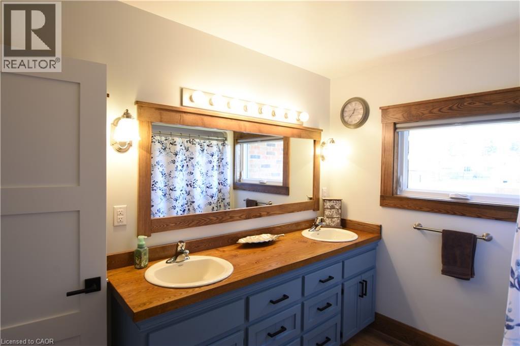 Photo 5 of 22 Charlton Crescent, Simcoe ON
