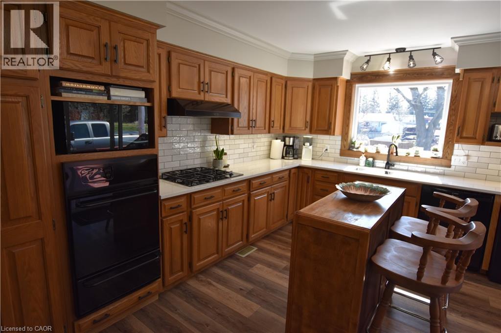 Photo 2 of 22 Charlton Crescent, Simcoe ON