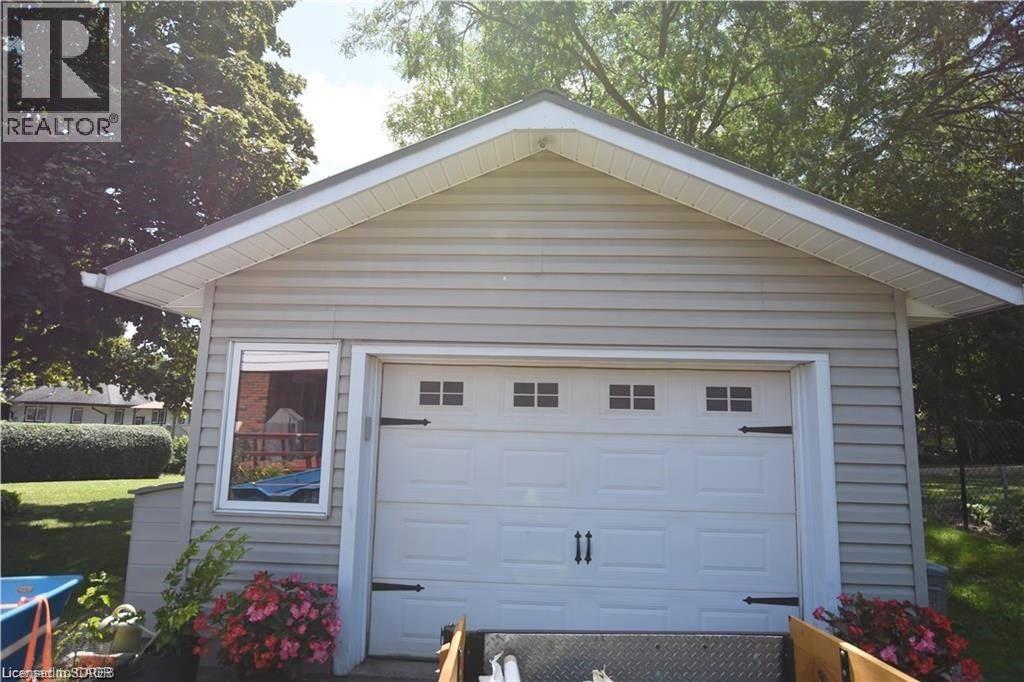 Photo 3 of 22 Charlton Crescent, Simcoe ON