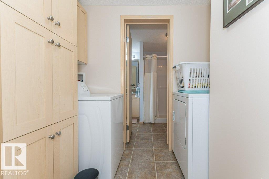 Photo 15 of 416 Oak Wood Cr Nw, Edmonton AB