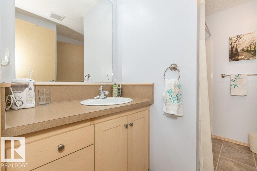 Photo 21 of 416 Oak Wood Cr Nw, Edmonton AB