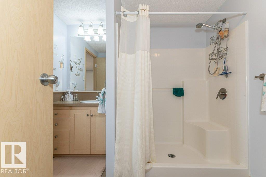 Photo 12 of 416 Oak Wood Cr Nw, Edmonton AB