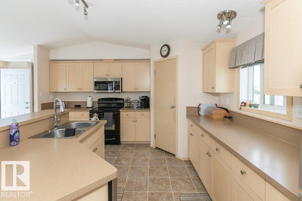Photo 20 of 416 Oak Wood Cr Nw, Edmonton AB