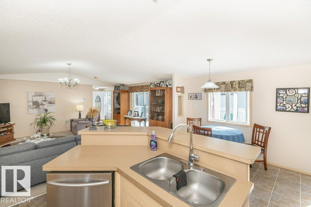 Photo 14 of 416 Oak Wood Cr Nw, Edmonton AB