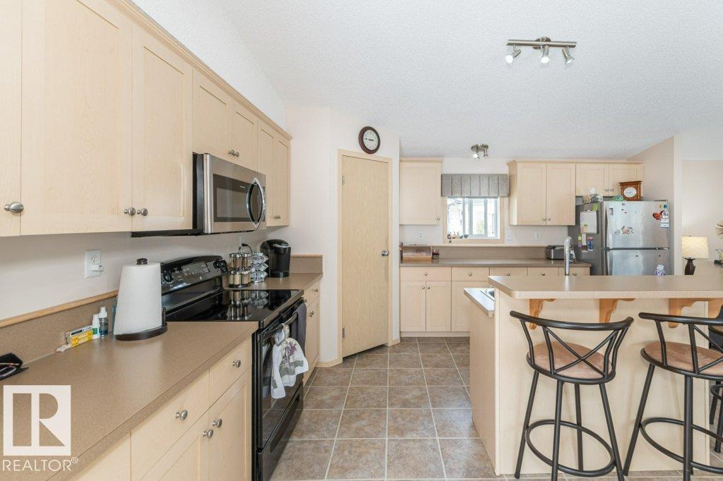 Photo 19 of 416 Oak Wood Cr Nw, Edmonton AB