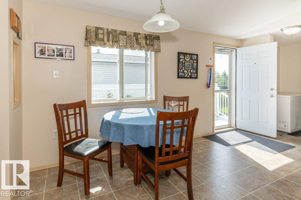 Photo 25 of 416 Oak Wood Cr Nw, Edmonton AB