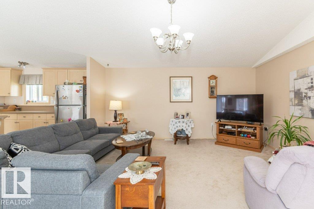 Photo 16 of 416 Oak Wood Cr Nw, Edmonton AB