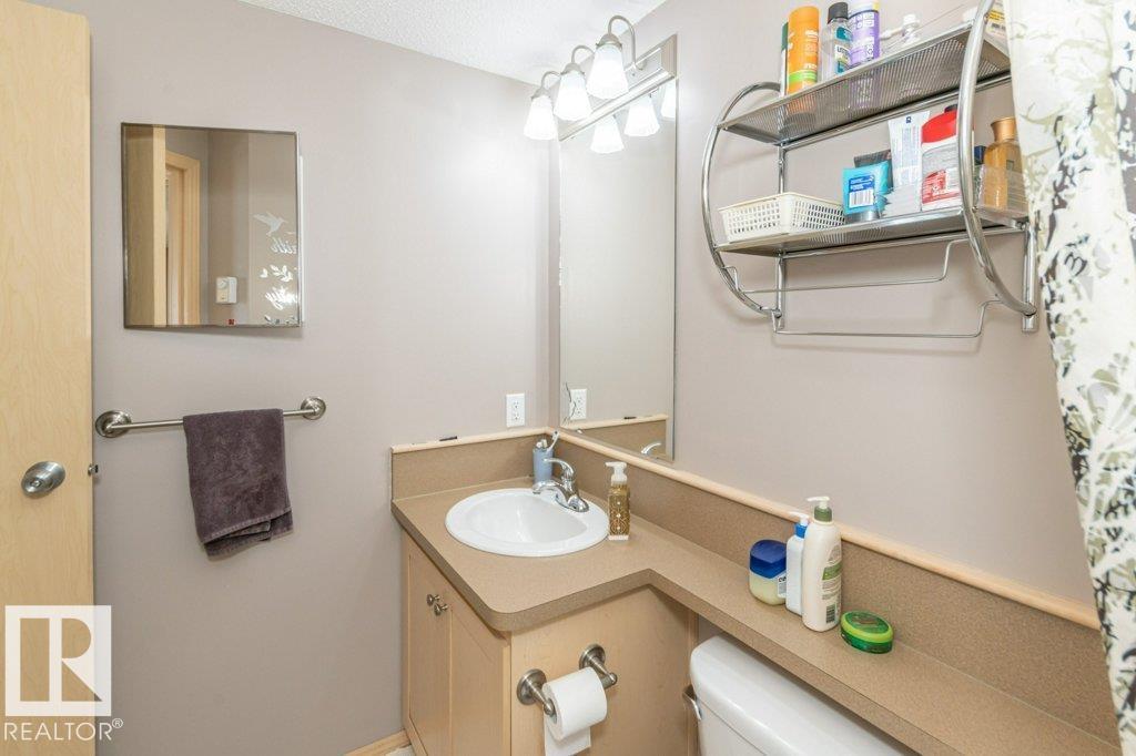 Photo 10 of 416 Oak Wood Cr Nw, Edmonton AB