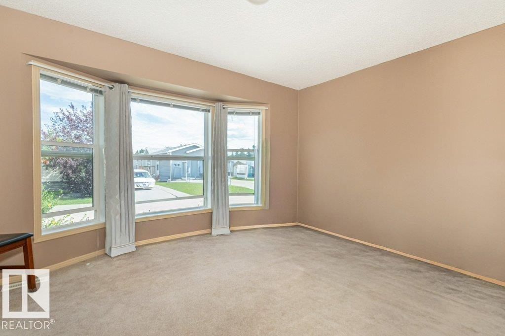 Photo 22 of 416 Oak Wood Cr Nw, Edmonton AB