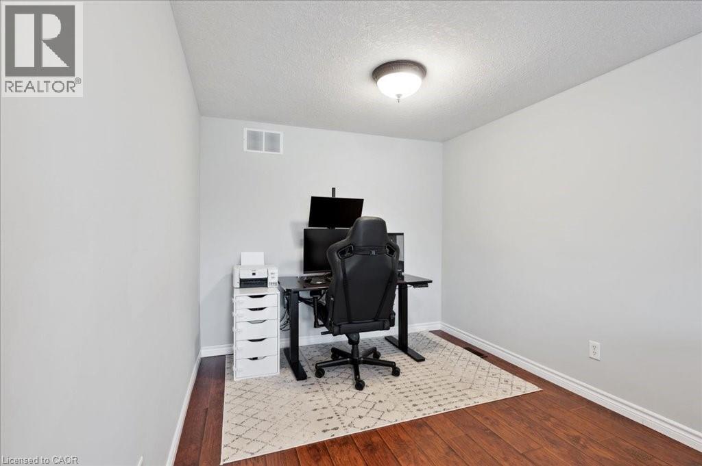 Photo 38 of 162 Marl Meadow Drive, Kitchener ON