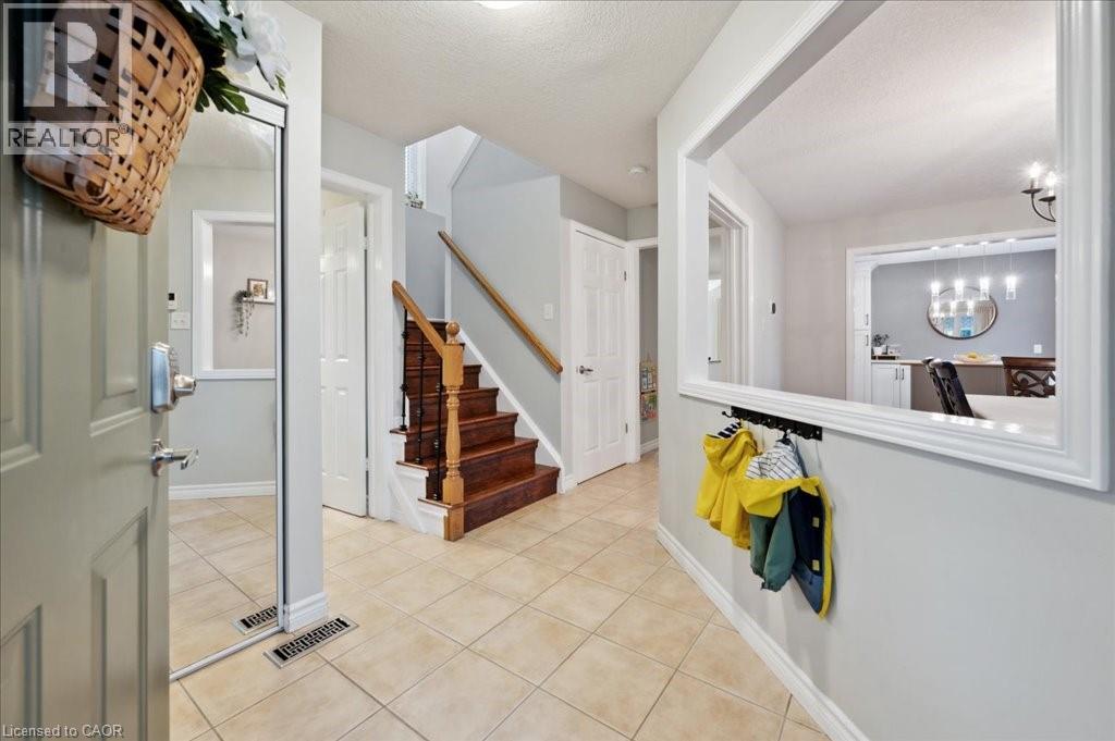 Photo 7 of 162 Marl Meadow Drive, Kitchener ON