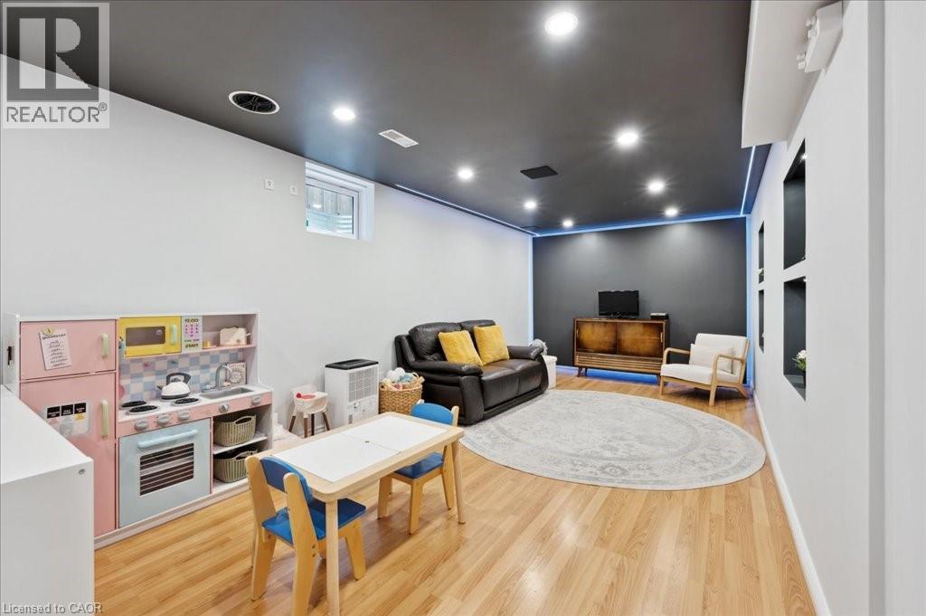 Photo 14 of 162 Marl Meadow Drive, Kitchener ON