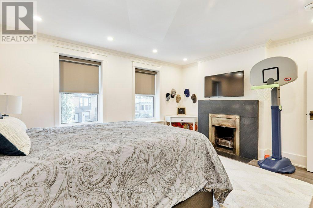 Photo 11 of 96 Balmoral Avenue, Toronto ON