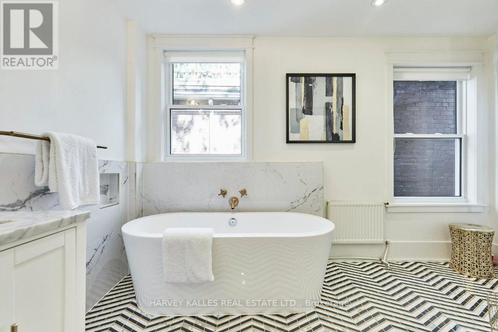 Photo 16 of 96 Balmoral Avenue, Toronto ON