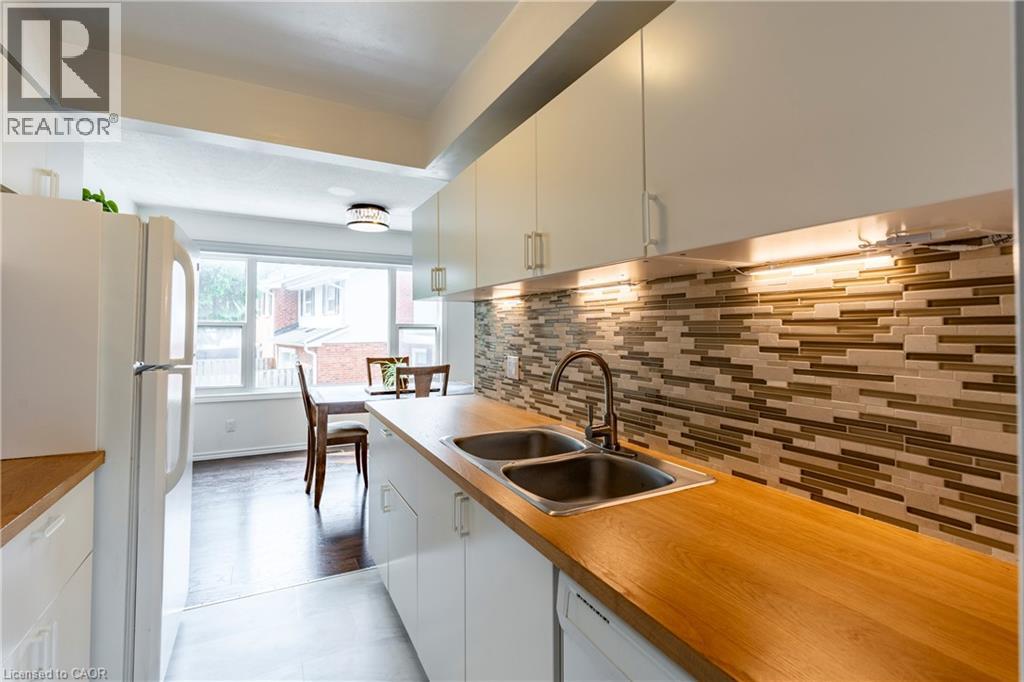 Photo 33 of 411 Keats Way Unit 4, Waterloo ON