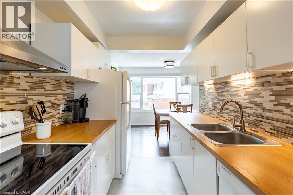 Photo 36 of 411 Keats Way Unit 4, Waterloo ON
