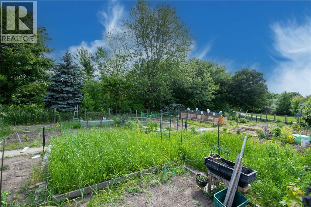 Photo 10 of 35 Mountford Drive Unit 121, Guelph ON