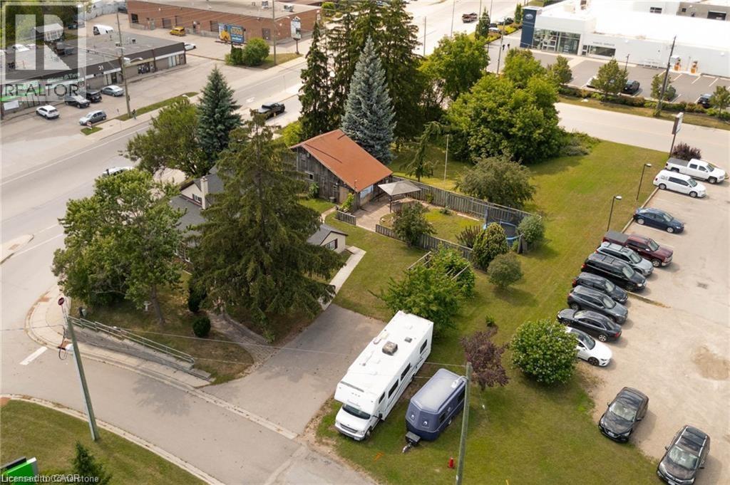 Photo 15 of 28 Manitou Drive, Kitchener ON