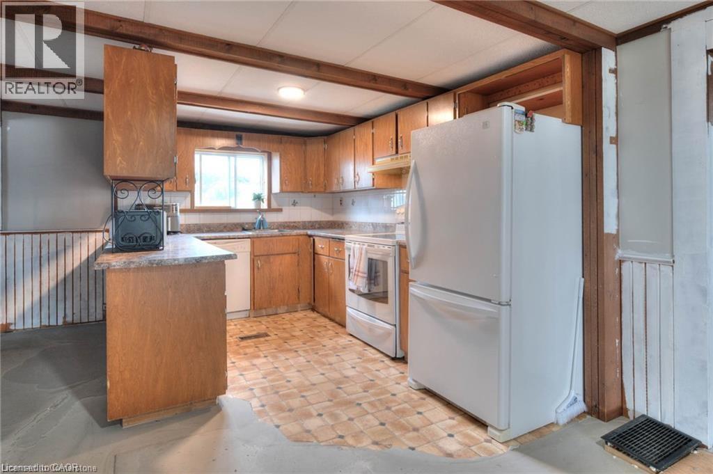 Photo 27 of 28 Manitou Drive, Kitchener ON