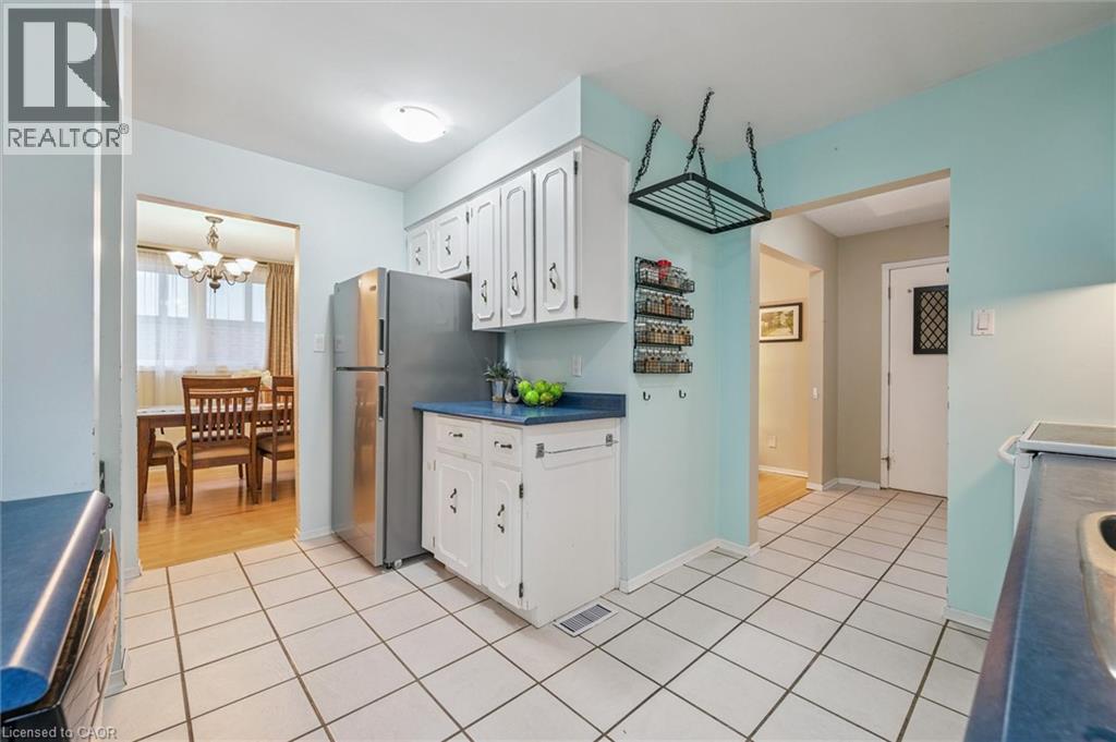Photo 19 of 166 Winding Way, Kitchener ON