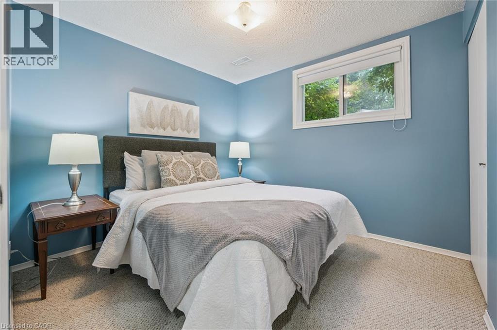Photo 8 of 166 Winding Way, Kitchener ON