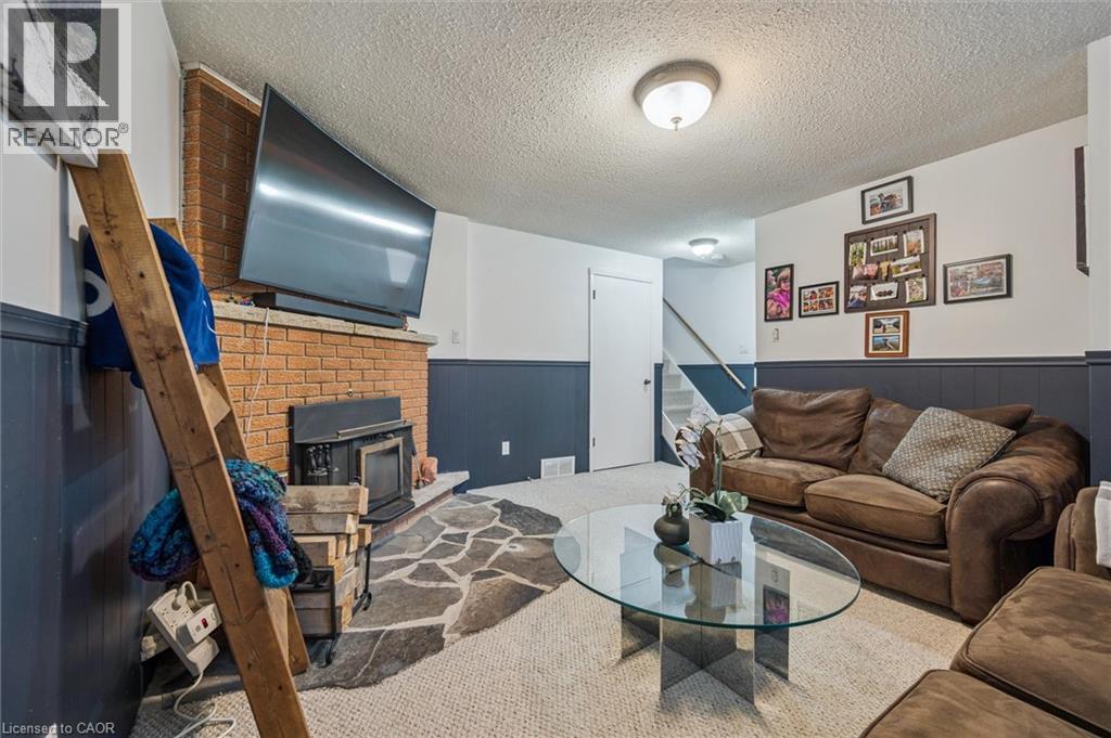 Photo 11 of 166 Winding Way, Kitchener ON