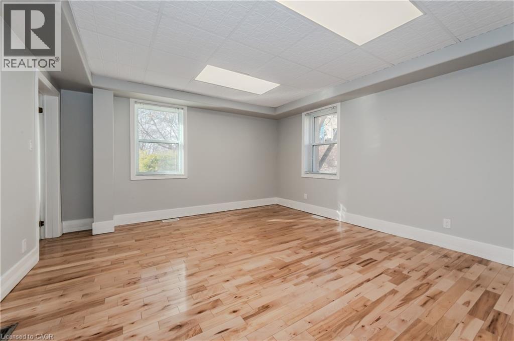 Photo 11 of 42 Walnut Street, Kitchener ON