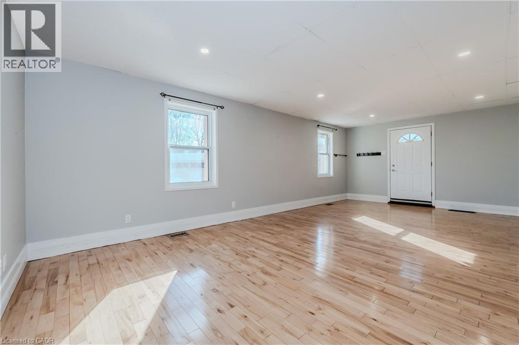 Photo 5 of 42 Walnut Street, Kitchener ON