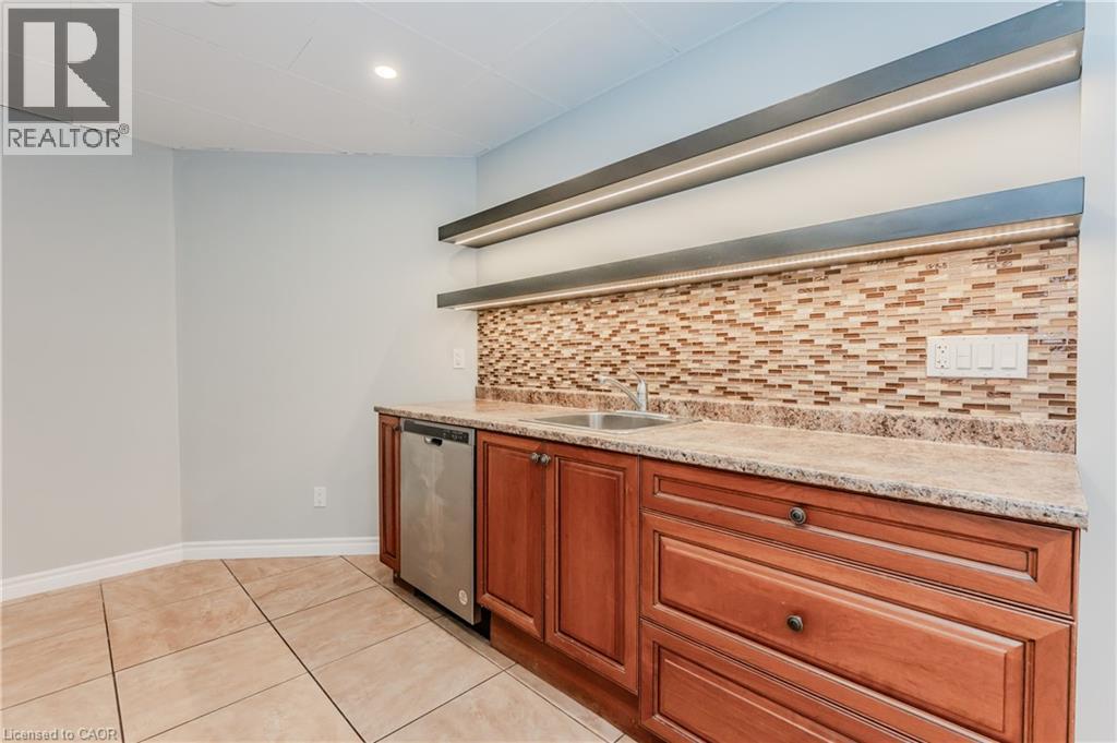 Photo 2 of 42 Walnut Street, Kitchener ON