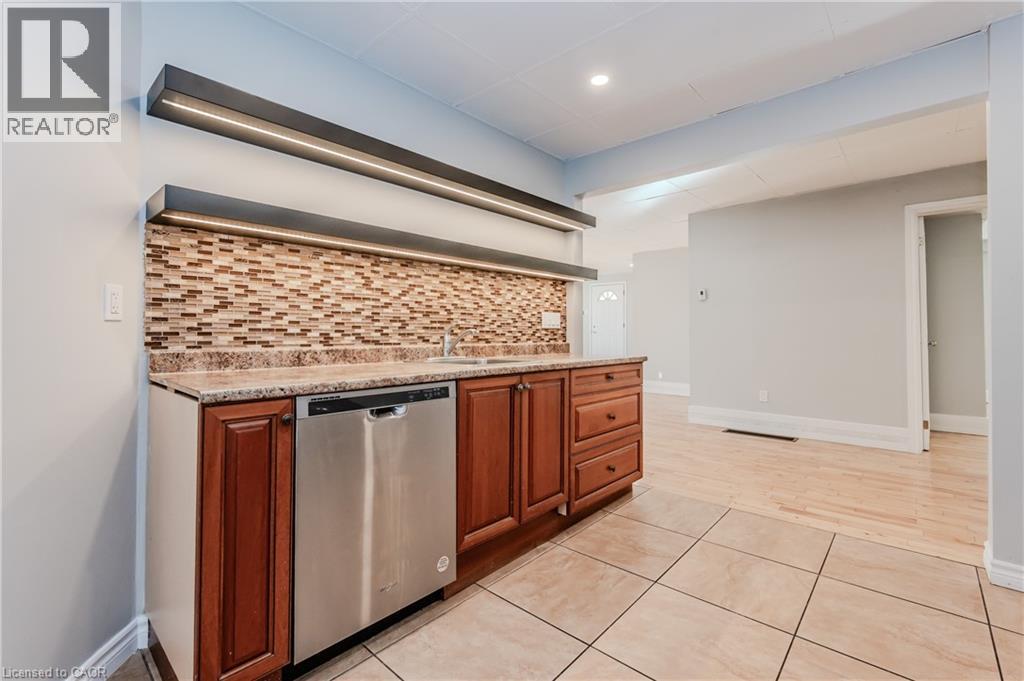 Photo 10 of 42 Walnut Street, Kitchener ON