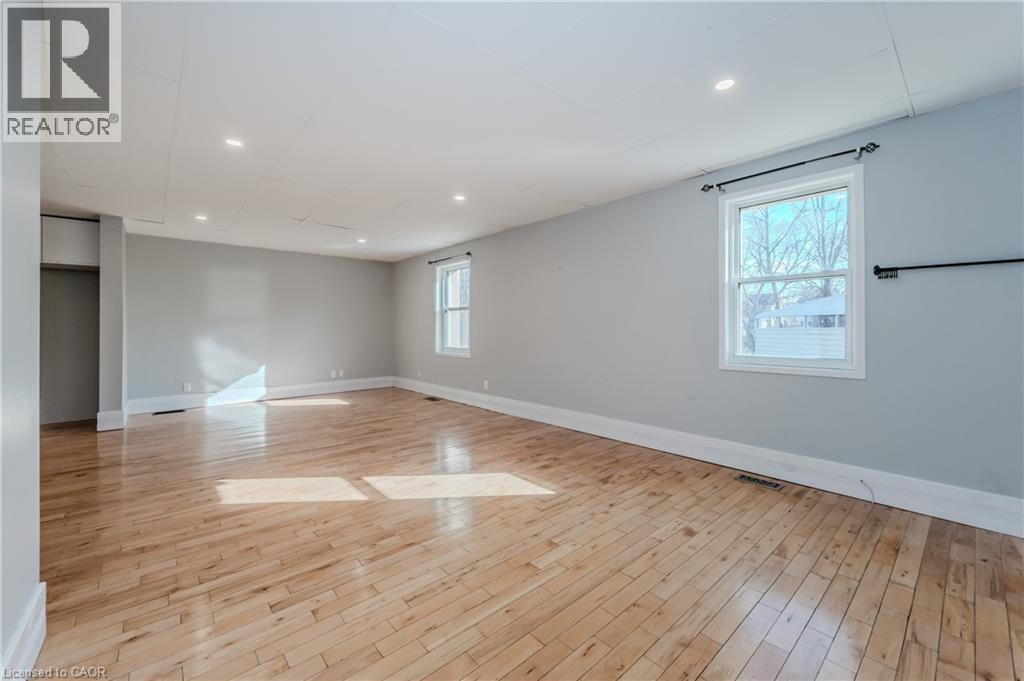 Photo 17 of 42 Walnut Street, Kitchener ON