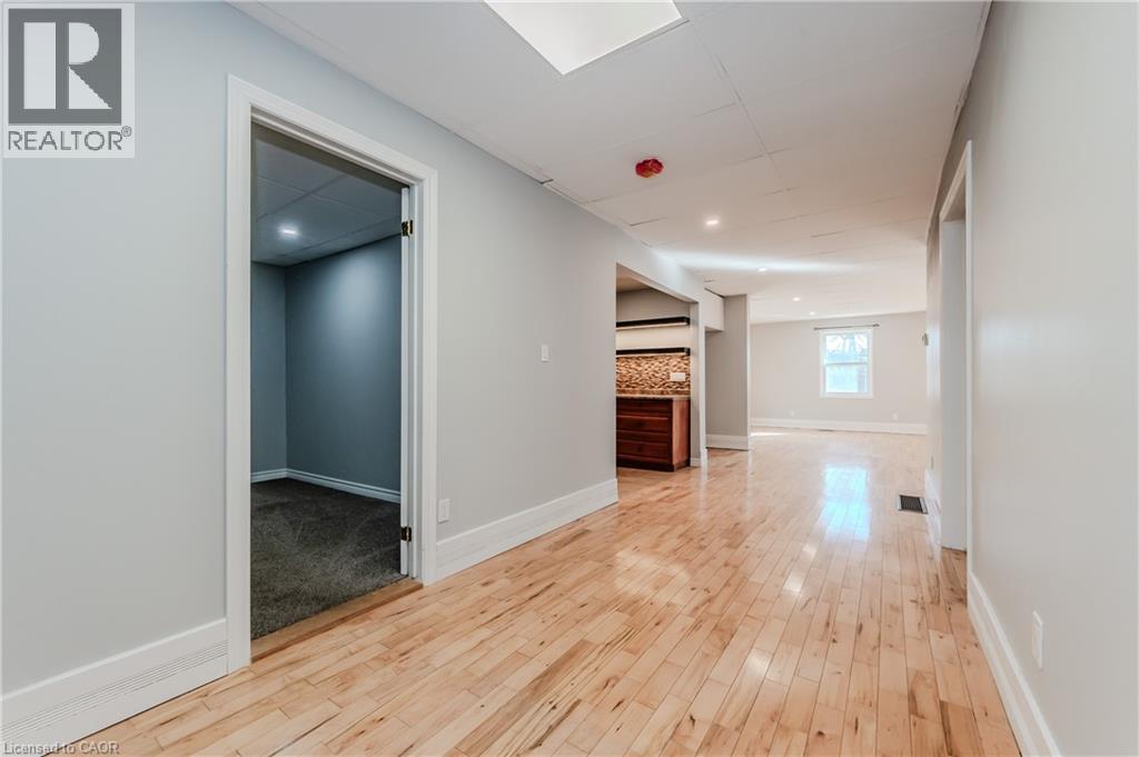 Photo 12 of 42 Walnut Street, Kitchener ON