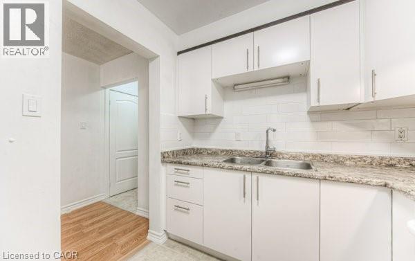 Photo 19 of 301 E Bluevale Street N, Waterloo ON