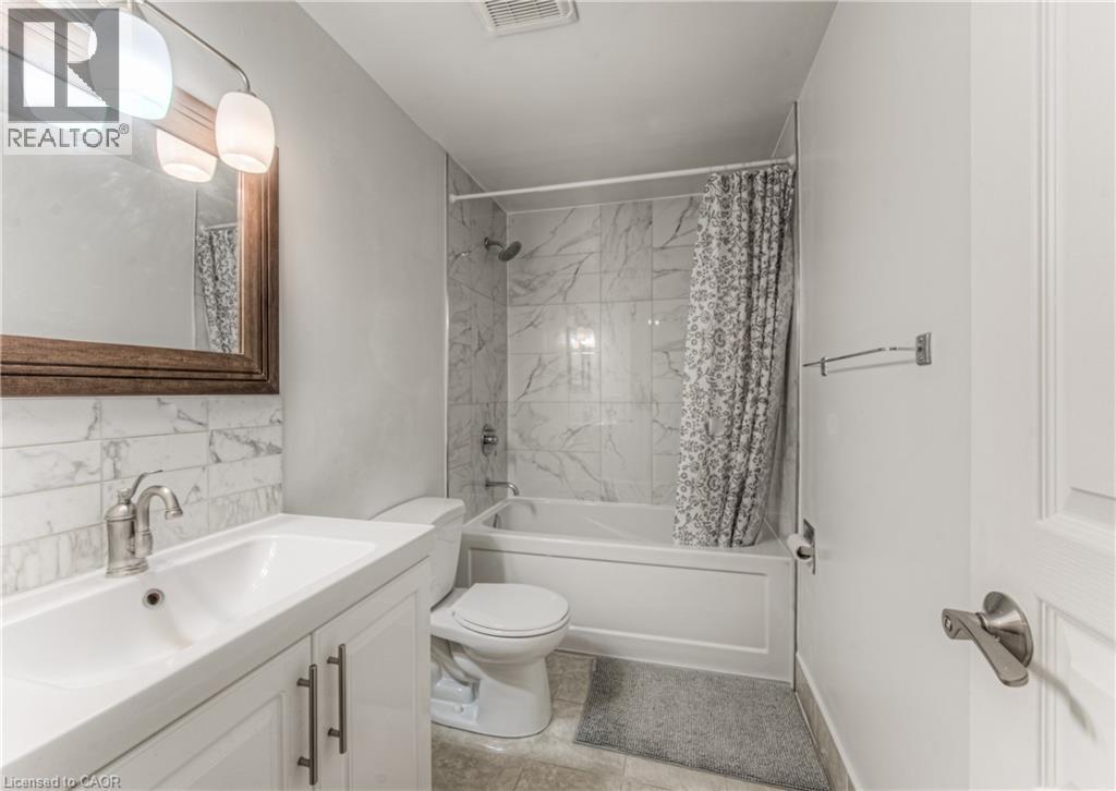Photo 10 of 301 E Bluevale Street N, Waterloo ON
