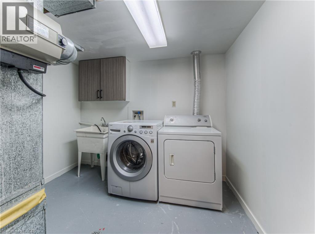 Photo 12 of 301 E Bluevale Street N, Waterloo ON