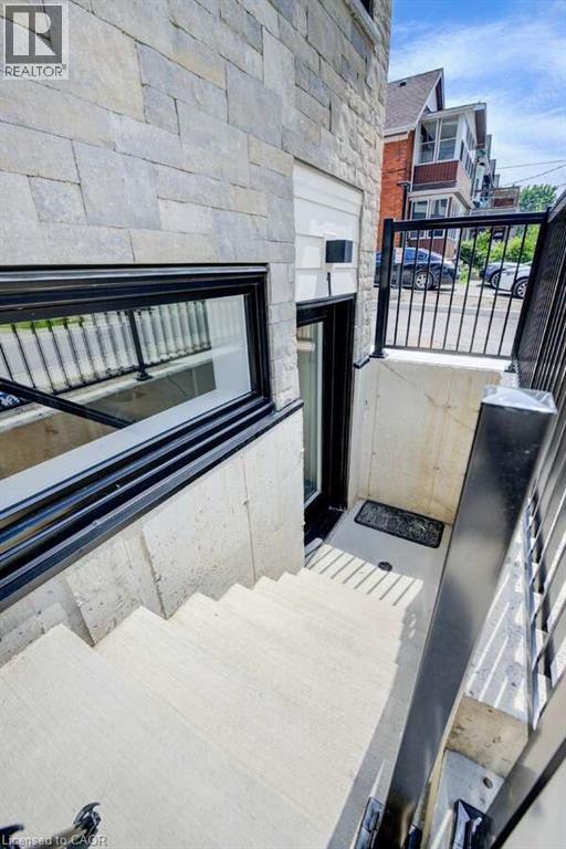 #1 17 PETER STREET - 19