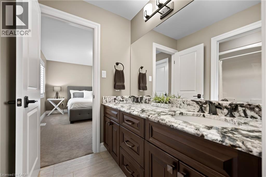 Photo 21 of 546 Manor Ridge Crescent, Waterloo ON