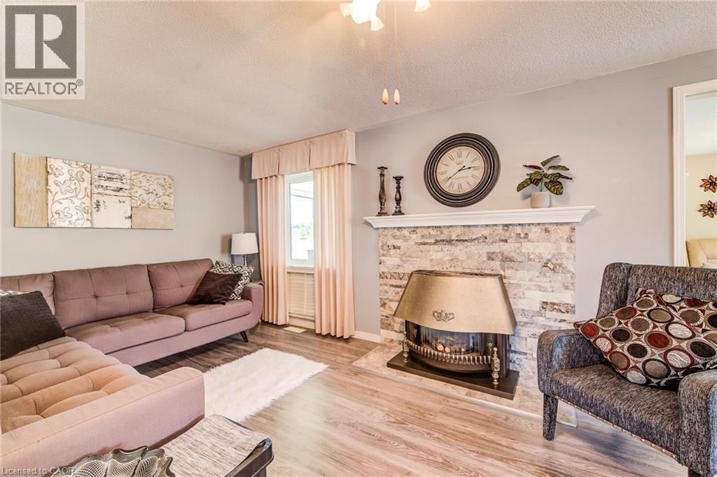 Photo 35 of 33 Summit Crescent, New Hamburg ON