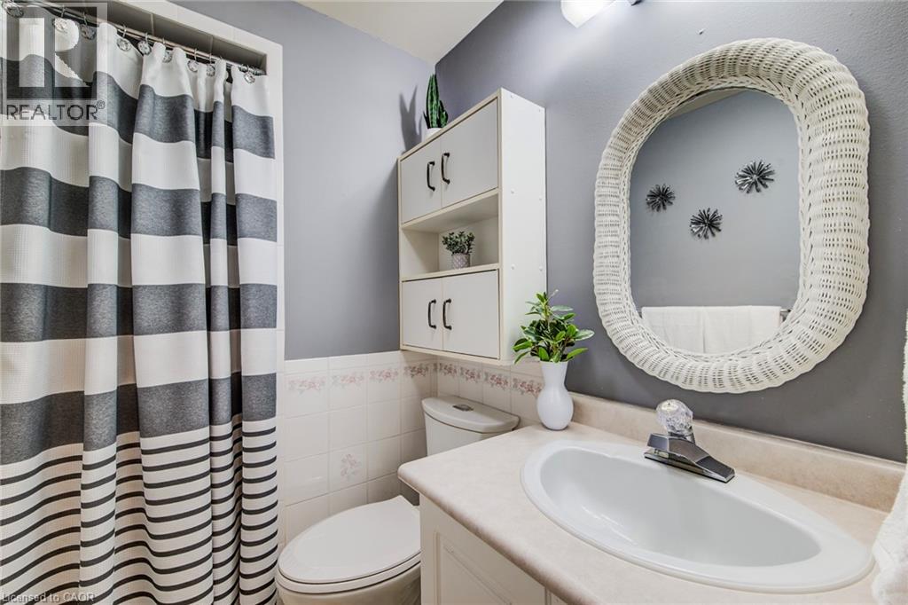 Photo 45 of 33 Summit Crescent, New Hamburg ON
